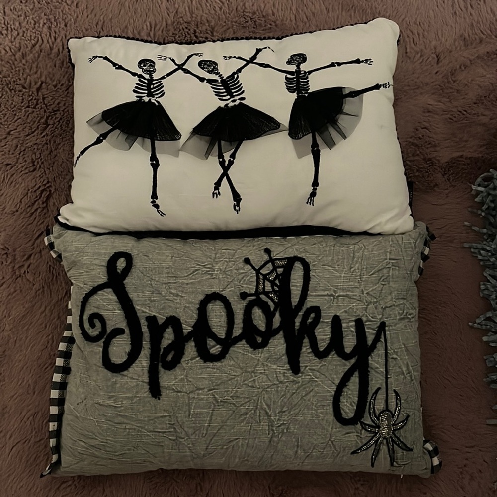 Decorative Halloween throw pillows